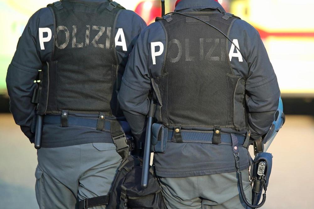 SRBIN UHAPŠEN U ITALIJI: Naoružan i pijan pravio haos u vozu, tukao policajce i psovao