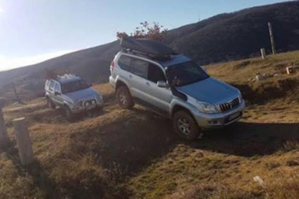 PRIMITIVIZAM: Išli džipovima da seku badnjak pa uništili stazu Bajk parka na Fruškoj gori