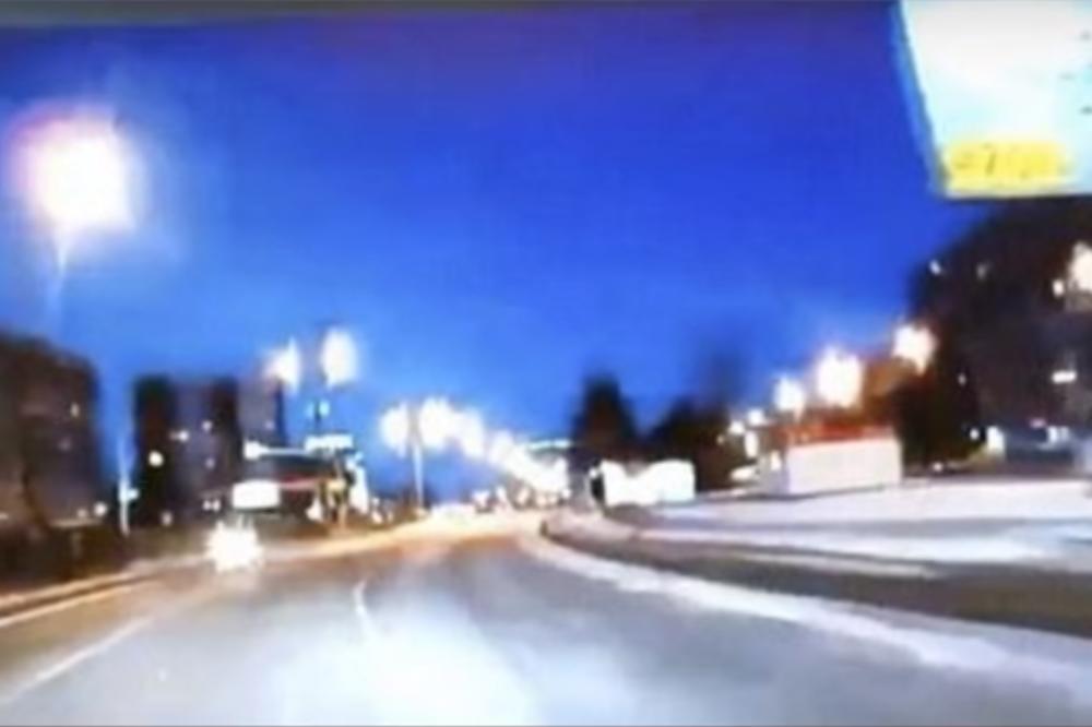 (VIDEO) KAO DA VANZEMALJCI SLEĆU NA ZEMLJU: Misteriozno svetlo pretvorilo noć u dan i na smrt preplašilo Ruse!