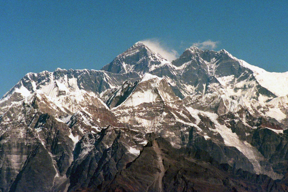 TRAGEDIJA NA HIMALAJIMA: Makedonski planinar umro pri usponu na Mont Everest