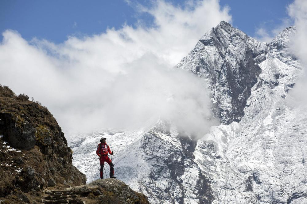 HOROR ISPOD TONA SNEGA I LEDA SKRIVAN GODINAMA: Globalno zagrevanje otkriva tela nastradalih planinara na Mont Everestu! Evo koliko ih ima!