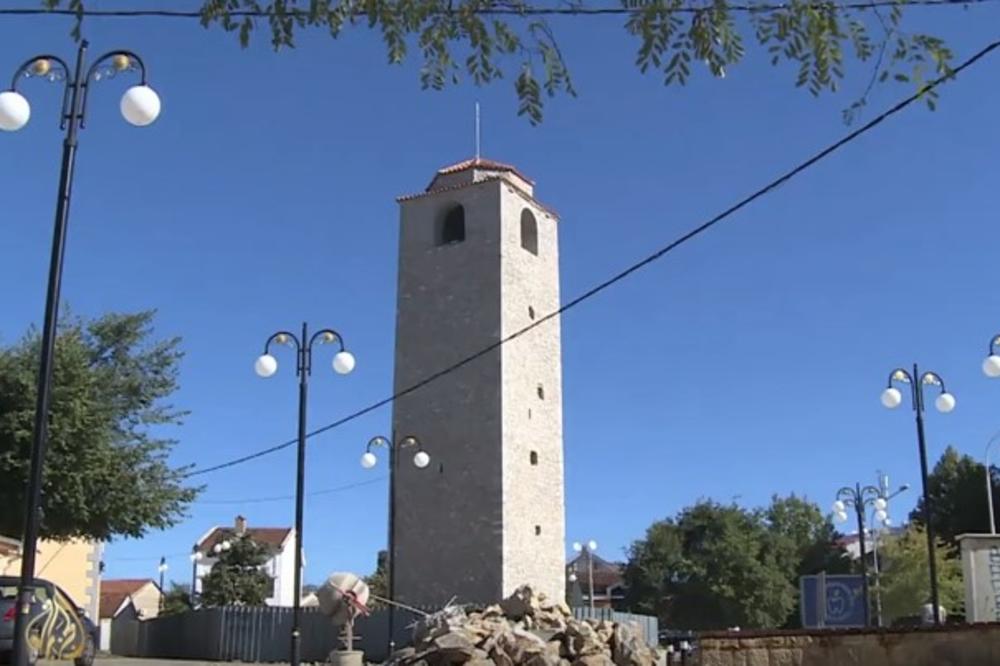 DŽABA GA TURCI SREDILI KAD GA ĐETIĆI NE ODRŽAVAJU: Sat na Sahat kuli danima ne radi, kao ni česma ni rasveta, a niko ih ne popravlja!