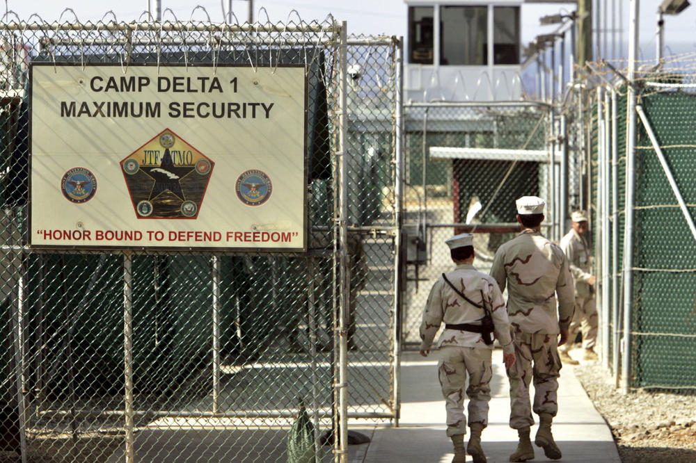 TRAMP NEĆE DA ZATVORI ZLOGLASNI ZATVOR: Američki predsednik potpisao ukaz o Gvantanamu!