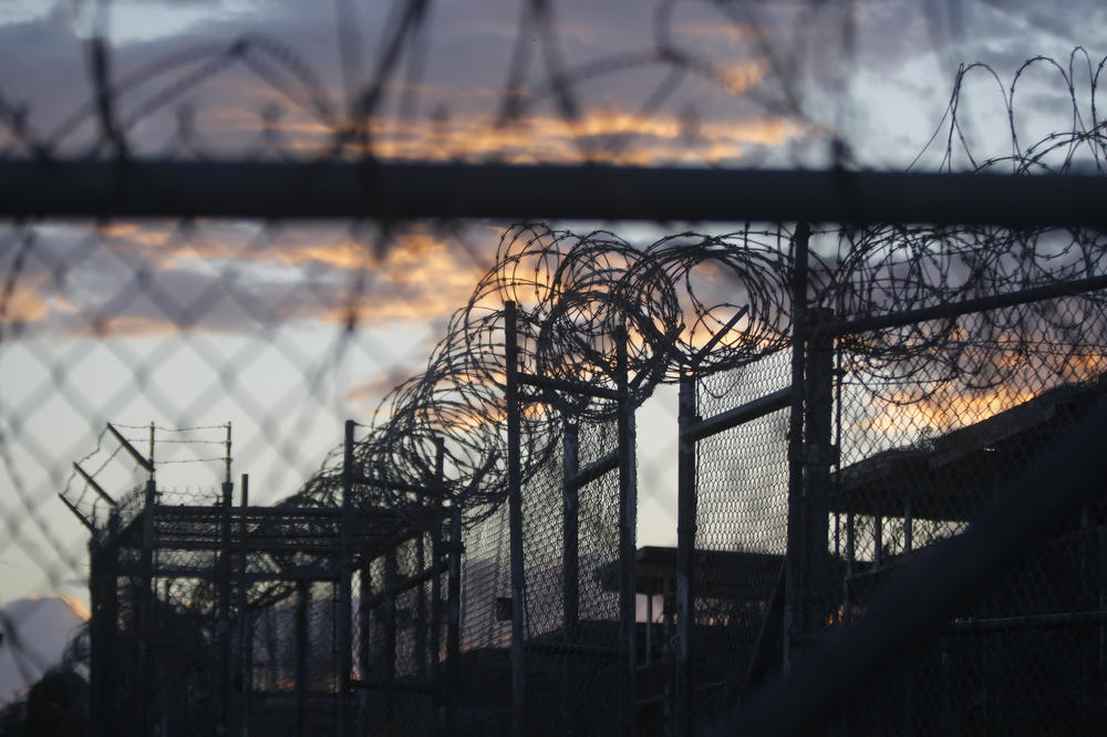 20 GODINA U ZATVORU BEZ SUĐENJA: Amerikanci planiraju da puste na slobodu 3 zatvorenika iz Gvantanama