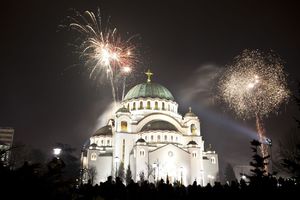 TRADICIONALNI DOČEK ISPRED HRAMA SVETOG SAVE: Uz horove, vatromet i moleban u prve minute Srpske Nove godine