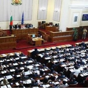 BUGARSKA POPUSTILA: Parlament odobrio francuski predlog za ukidanje veta
