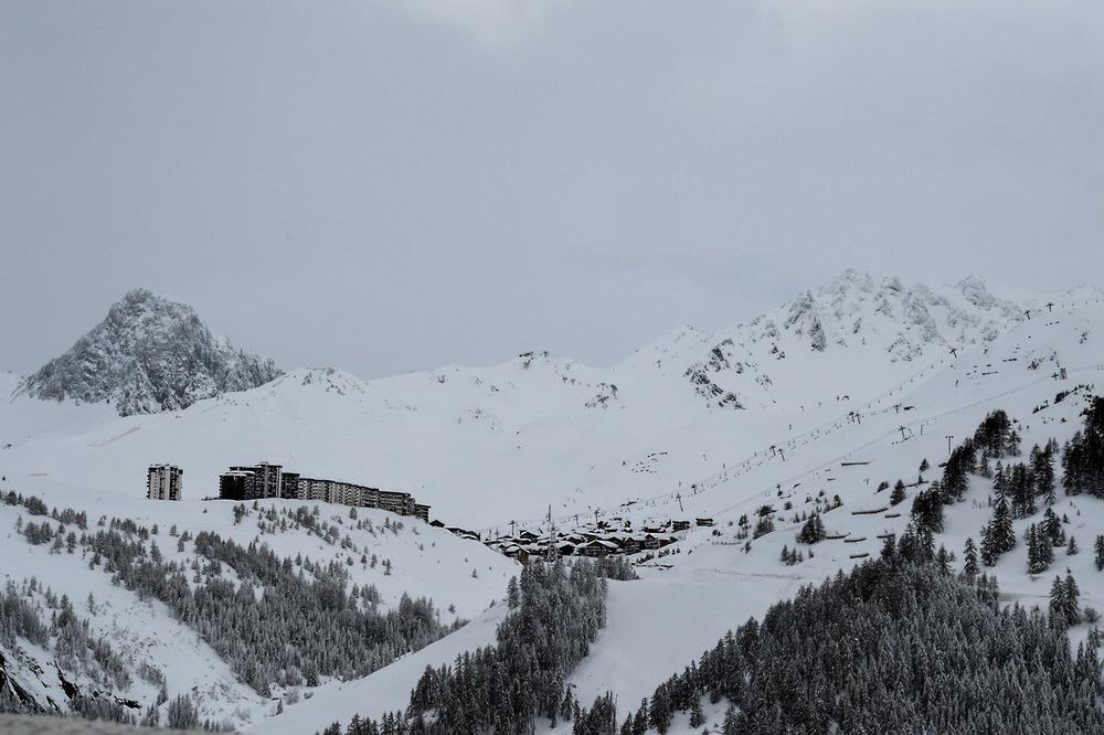 (FOTO) PANIKA U ITALIJI: Lavina se obrušila tokom noći, evakuisani gosti hotela u Alpima, meštani...