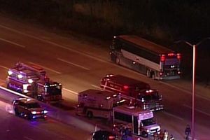 (FOTO) JURNJAVA KROZ DVE DRŽAVE: Naoružani muškarac u Americi kidnapovao autobus sa 40 putnika! A onda je krenula policijska potera!