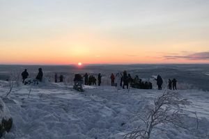 (FOTO, VIDEO) PREŽIVELI SU NOĆ DUGU 40 DANA: Ovako Rusi dočekuju prve zrake sunca, njihova radost je neopisiva
