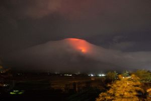 (VIDEO) MAJON NA FILIPINIMA POČEO DA BLJUJE LAVU: 9.000 ljudi evakuisano! Erupcija pitanje dana!