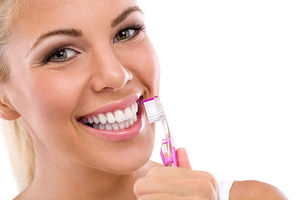 MRLJE NA ZUBIMA: Da li zaista možete sami izbeleti zube?