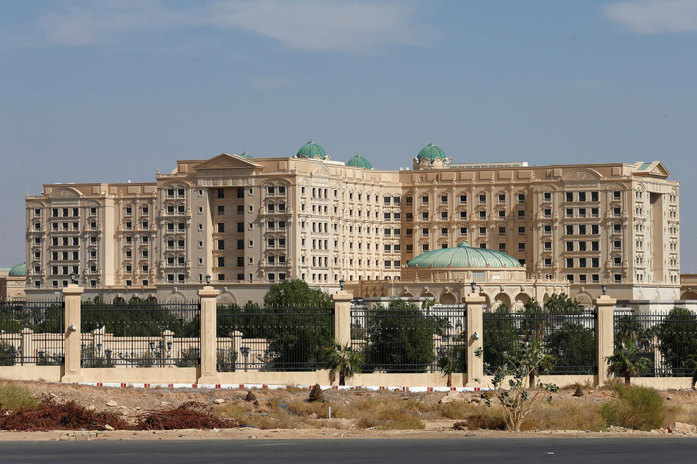 PONOVO RADI RIC: Luksuzni hotel više nije zatvor za prinčeve