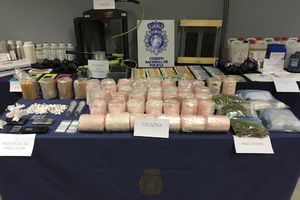 (FOTO) PROVALILI IM ŠTEK: Policije Portugala i Španije zaplenile 745 kilograma kokaina skrivenog u ananasima