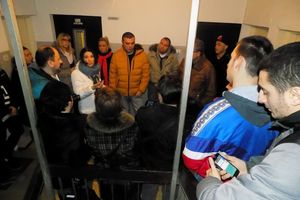 OTAC I DEDA POSLALI IZVRŠITELJE: Građani u Nišu sprečili iseljenje samohrane majke i njeno dvoje dece