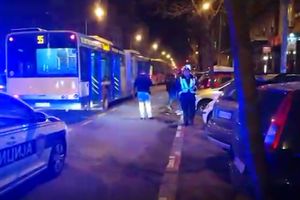 (KURIR TV) MOTORISTA UDARIO PEŠAKA U CENTRU BEOGRADA: Čovek izašao iz autobusa pa pokošen na ulici