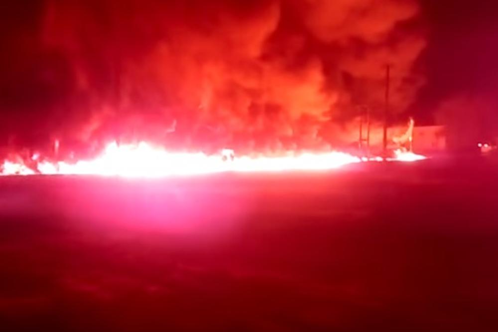 (VIDEO) VATRENE ULICE, ALI STVARNO: Nafta se razlila po ruskom selu i izazvala OGNJENU STIHIJU!