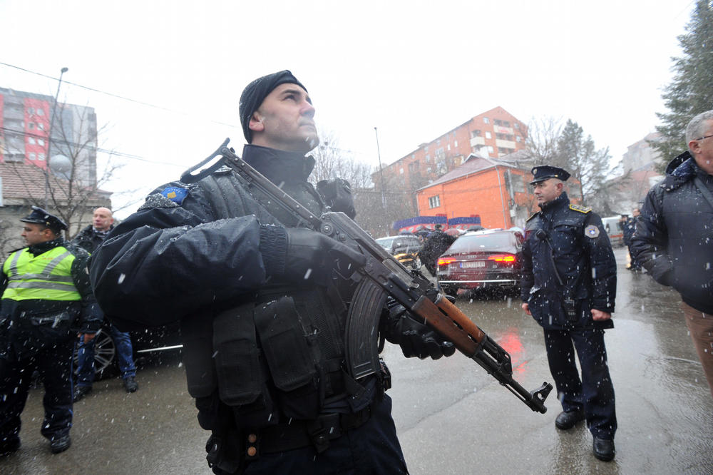 UHAPŠENI POLICAJCI ZBOG MANIPULACIJE DOKAZIMA O UBISTVU IVANOVIĆA SU SRBI: U stanu pronađen pištolj sa dva šaržera!