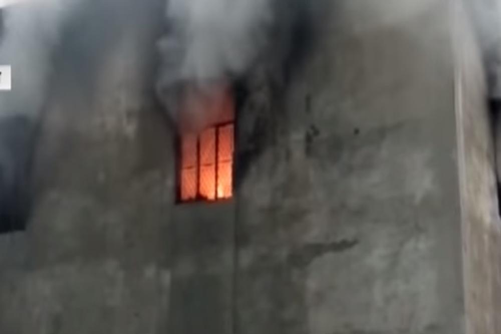(VIDEO) POŽAR U INDIJI: Oganj progutao fabriku petardi u Nju Delhiju, 17 mrtvih