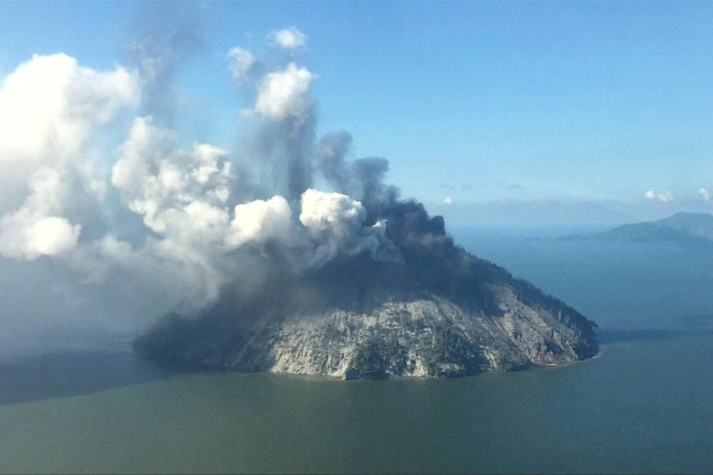 HITNA EVAKUACIJA: Ponovo proradio vulkan na ostrvu Kadovar