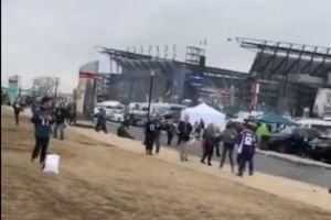 (FOTO, VIDEO) AMERIKA OVO NIJE VIDELA: Haos pred NFL meč u Filadelfiji! Žestoka tuča navijača i policije