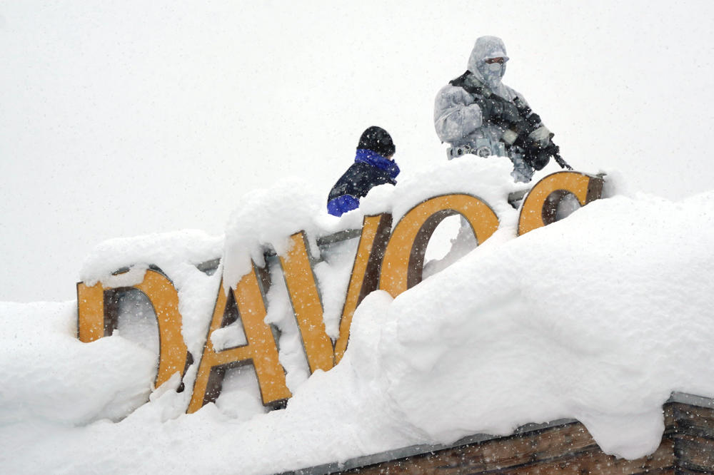 (FOTO) LUDNICA U DAVOSU: 4.377 vojnika obezbeđuje samit moćnika