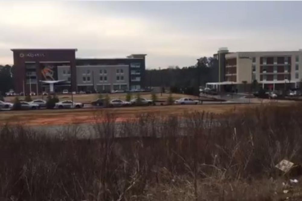 (VIDEO) DRAMA BLIZU ATLANTE: Naoružani muškarac upao u hotel, gosti evakuisani