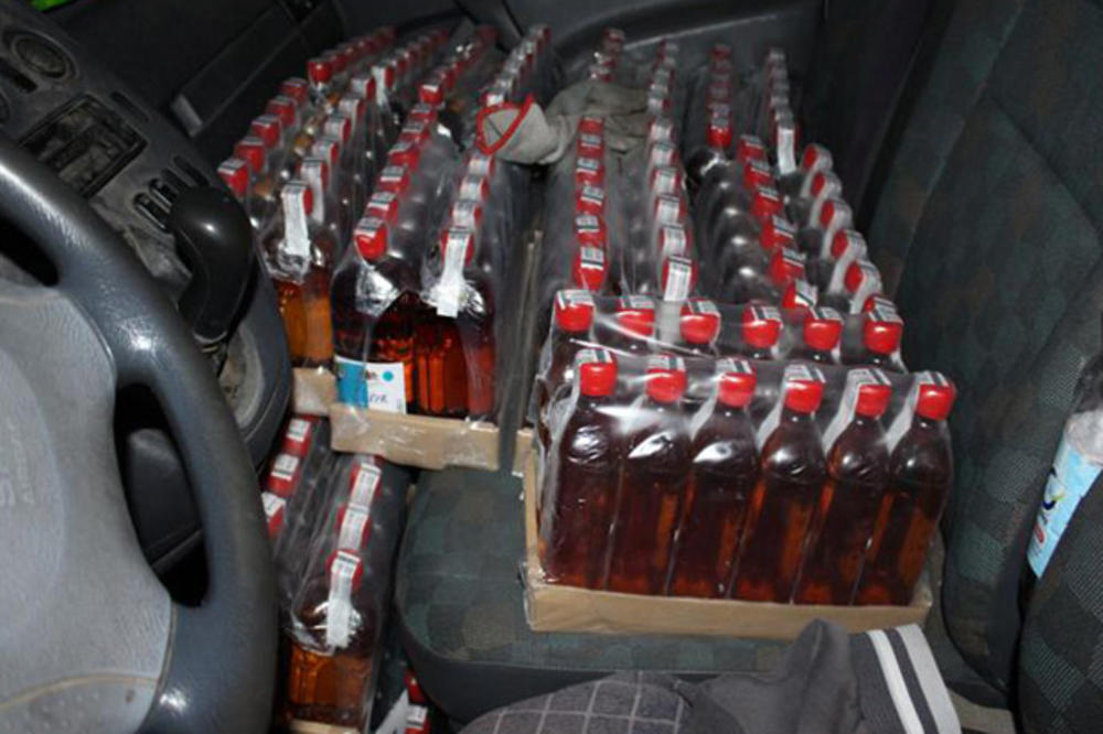 ZAPLENA U INĐIJI: U kombiju 1.620 litara falsifikovanog alkohola!