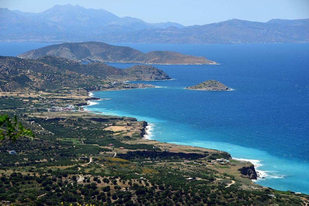 OVO SU NAJLEPŠE PLAŽE NA KRITU: Na listi je jedinstvena koja ima PESAK ROZE BOJE, a jedna nije preporučljiva za RODITELJE S DECOM