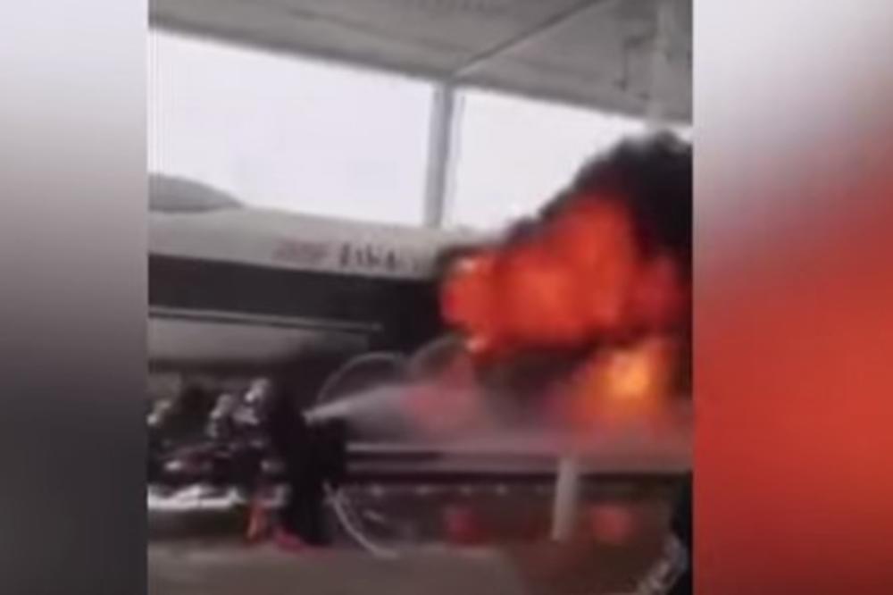(VIDEO) HAOS NA KINESKOJ ŽELEZNICI: Brzi voz zahvatio požar, putnici ekspresno evakuisani