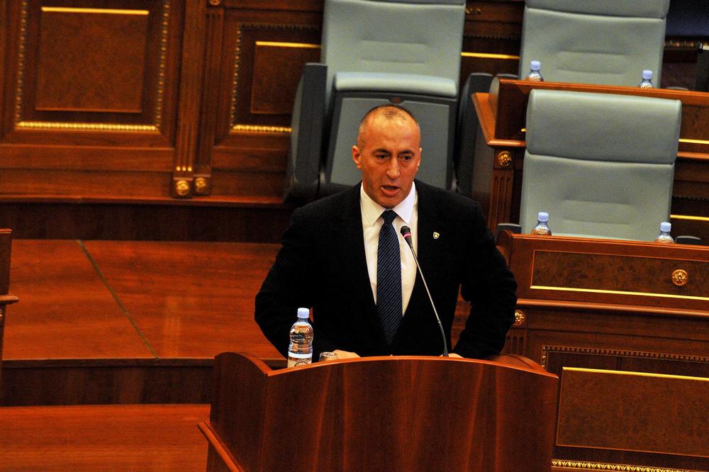 HARADINAJ ZAFRKAVA NOVINARE NA RUGOVINOM GROBU: Na pitanje hoće li ukinuti takse, dao zagonetni odgovor o snegu, evo i kakav!