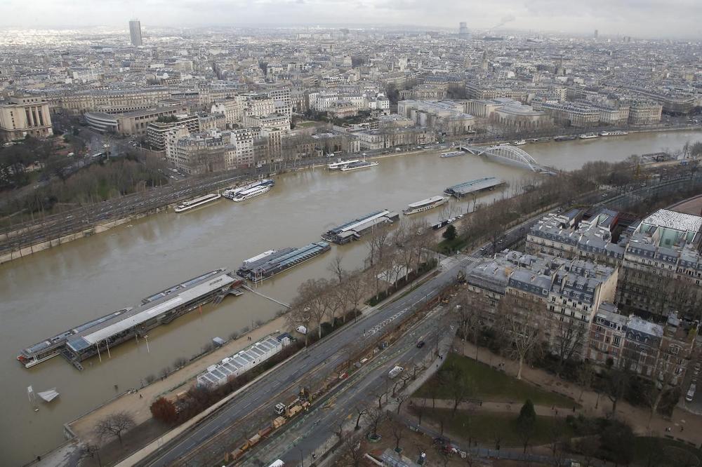 (FOTO, VIDEO) PARIZ SE SPREMA ZA POTOP: Sena probila nasip! Ugroženi muzeji, voda izazvala i najezdu pacova!