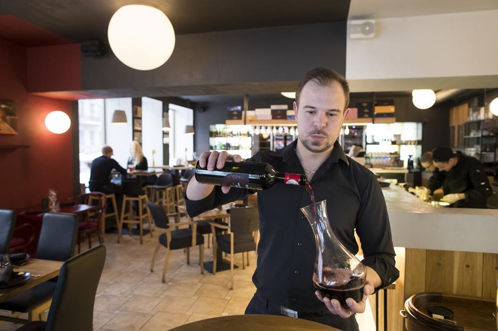 OVA BALTIČKA DRŽAVA JE ODLUČILA DA SE OBRAČUNA SA ALKOHOLOM: Ko hoće da pije, mora da ima 20 godina, a zabranjuje se i svaka reklama