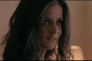 (VIDEO 18+) POKAZALA GUZU I GRUDI: Očarala je u Ivkovoj slavi, a onda je u jednom američkom filmu snimila žestoke scene seksa!