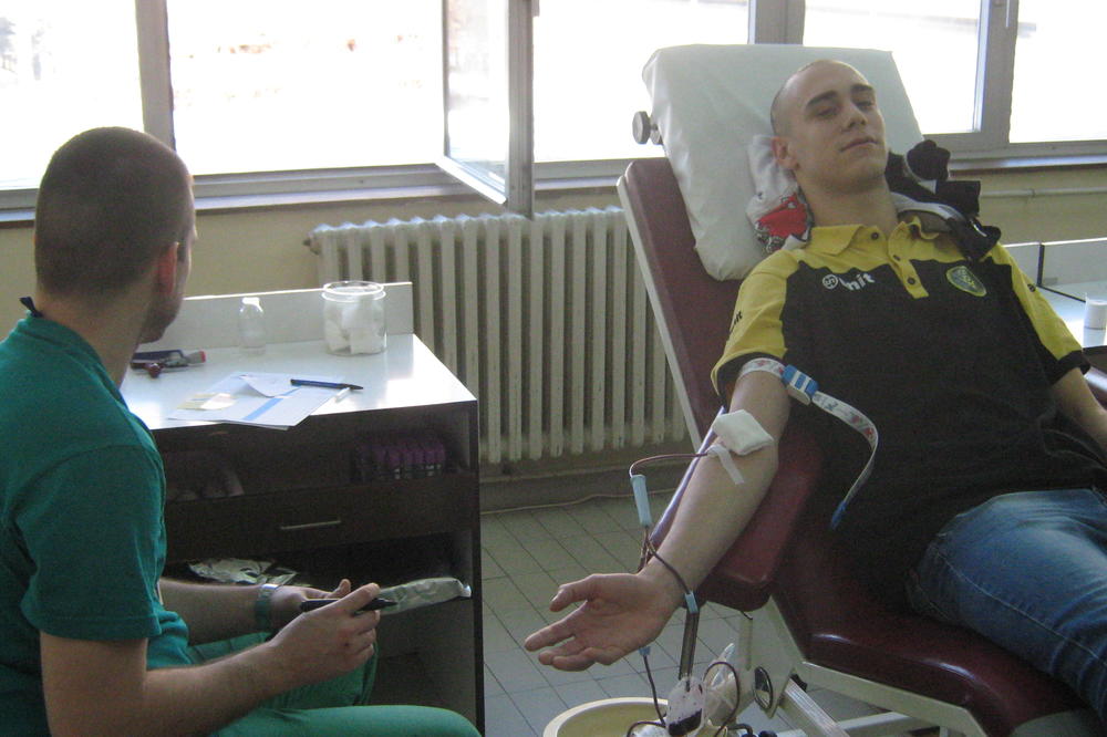 HUMANI RUKOMETAŠI: Igrači Dinama iz Pančeva dobrovoljno dali krv