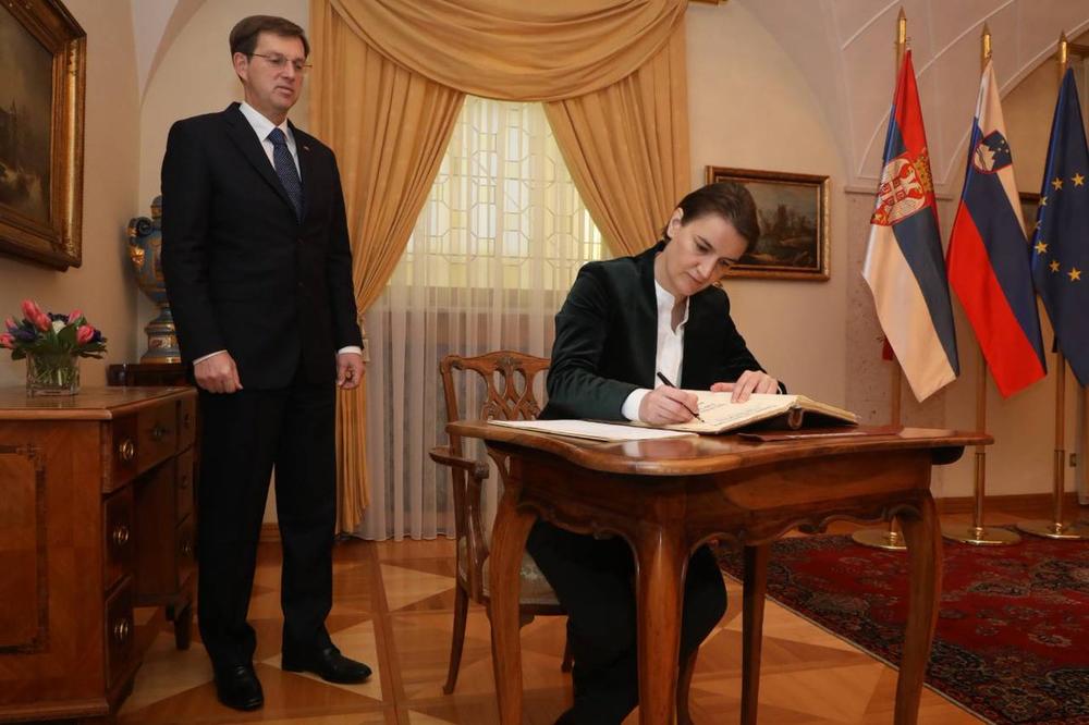 (FOTO) ANA SE CERARU ĆIRILICOM UPISALA U ZLATNU KNJIGU GOSTIJU: Evo šta je premijerka Srbije napisala Slovencima o prijateljstvu!