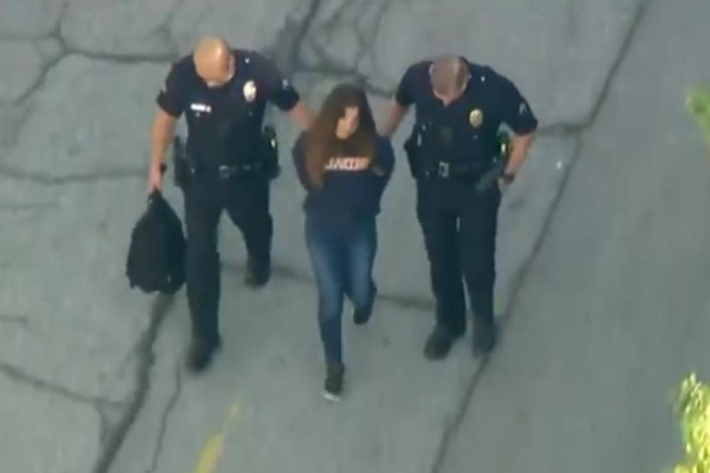 (VIDEO) ŠOKANTNI DETALJI PUCNJAVE U ŠKOLI U LOS ANĐELESU: Devojčica (12) se igrala pištoljem, pa ranila 5 drugara!