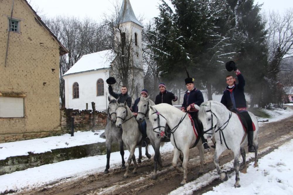 PRVA BEBA POSLE 33 GODINE: U ovom slavonskom selu živi samo 9 stanovnika, A SAD IM SE RODIO SIN!