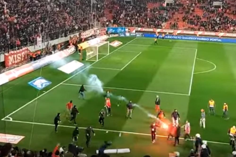 (VIDEO) SUKOBI U PIREJU: Obračun navijača i policije! Goreo stadion posle velikog grčkog derbija