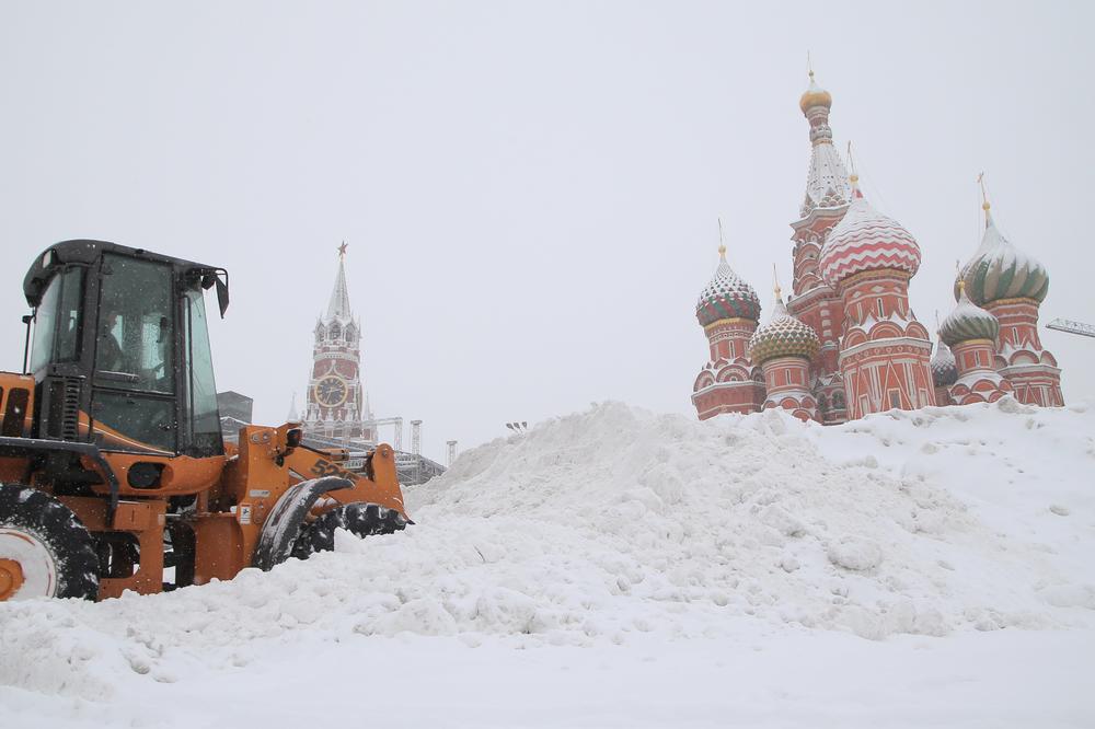 (FOTO, VIDEO) SPEKTAKULARNI SNIMCI! LEDENO DOBA STIGLO U MOSKVU: Za 24 sata je palo toliko snega da je oboren rekord star 60 godina, a tek se očekuju nove padavine!