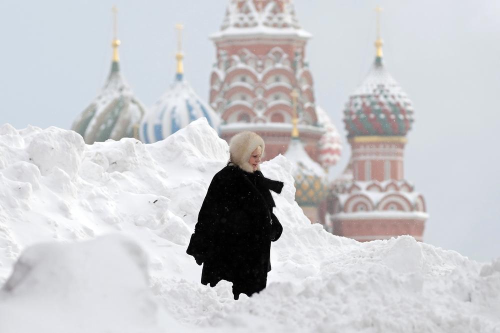 (FOTO, VIDEO) SNEŽNA OLUJA VEKA: Tokom vikenda u Moskvi napadalo 72 miliona kubnih metara snega!