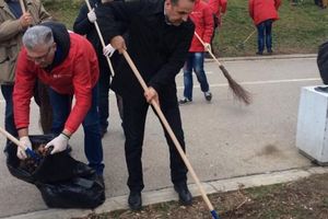 SDPS UREDILI PARK U MIRIJEVU: Skrećemo pažnju građanima da štite svoju okolinu