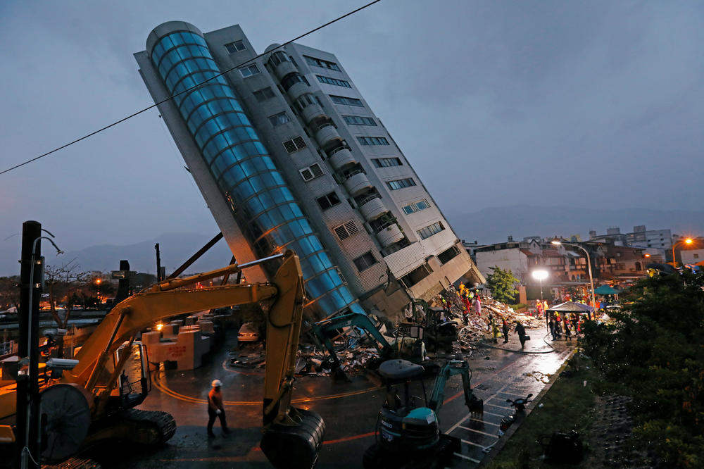 (FOTO, VIDEO) CNN: Najmanje 7 poginulo u zemljotresu na Tajvanu, 88 i dalje zatrpano pod ruševinama!