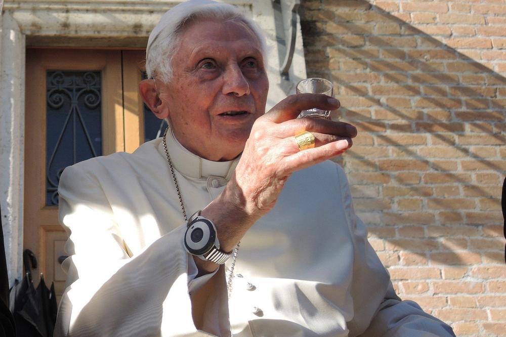 PAPA SE PRIPREMA ZA SMRT: Benedikt XVI poslao potresno pismo vernicima