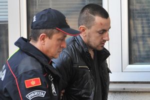 Policajac iz Podgorice nije ni slutio da VOZI MONSTRUMA NA ZADNJEM SEDIŠTU: Dečak (1) koga je prevezao do bolnice, posle mesec dana je UBIJEN!