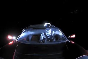 (FOTO, VIDEO) DAN POSLE ISTORIJSKOG LANSIRANJA TESLE U SVEMIR: Mask još u neverici, Tramp oduševljen, a evo kako je reagovala NASA