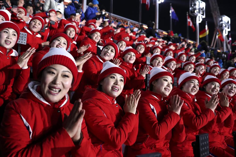 (FOTO) ZA NJIMA SE SVI U PJONGČANGU OKREĆU: Upoznajte armiju lepotica iz Severne Koreje koje je Kim poslao na Olimpijske igre
