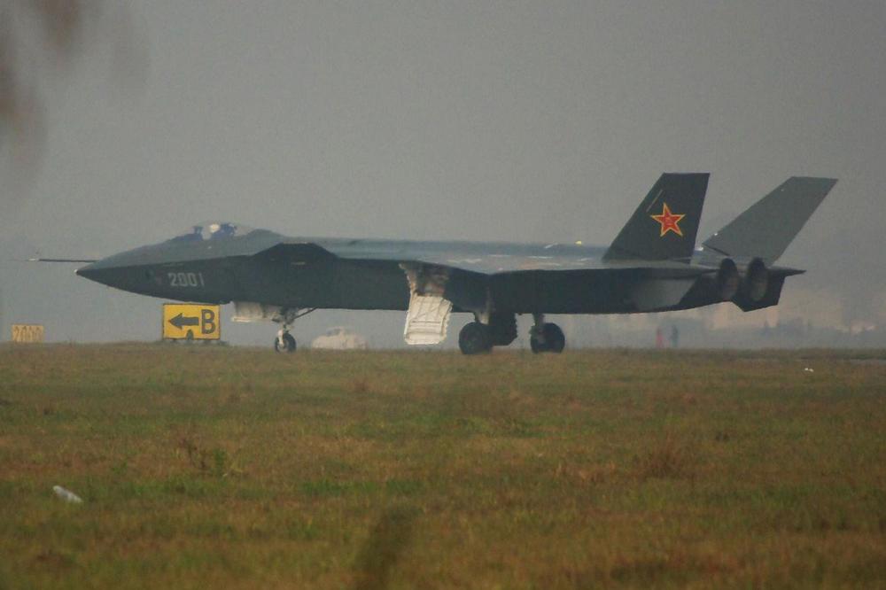 (VIDEO) POJAČANJE NA NEBU: Kina ima novi nevidljivi avion, pogledajte ga u akciji