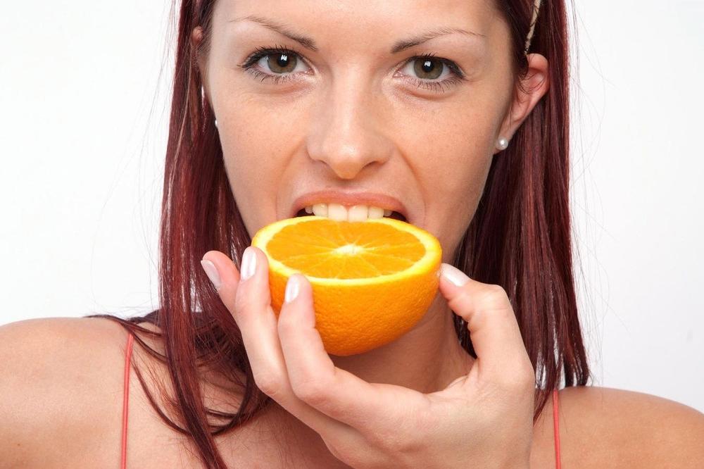 OBRATITE PAŽNJU: Ako primetite OVE simptome, ODMAH prestanite da jedete citruse!