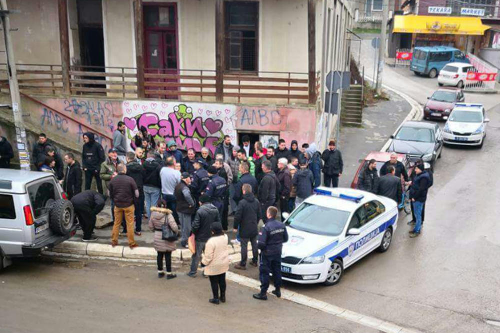 KARABURMA PROKLJUČALA ZBOG MLADIĆA KOGA SU ZVERSKI IZBOLI I PRETUKLI: Građani blokirali Pančevački most, traže hitno hapšenje nasilnika