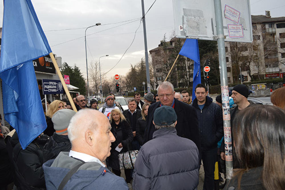 ŠEŠELJ I ŠAROVIĆ U KAMPANJI NA BEŽANIJSKOJ KOSI: Rešićemo problem legalizacije bespravnih objekata